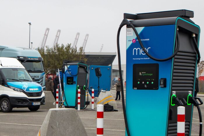 mer ladestation charging station e lkw electric truck hamburger hafen cruise gate hamburg 2024 06 min
