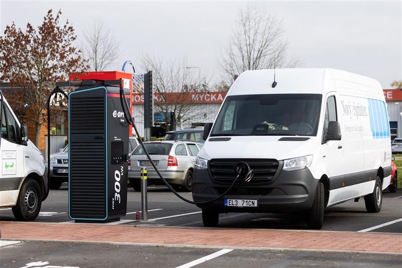 Mercedes-Benz-Vans-und-E-ON-partnern-in-Osteuropa-bei-Ladeinfrastruktur