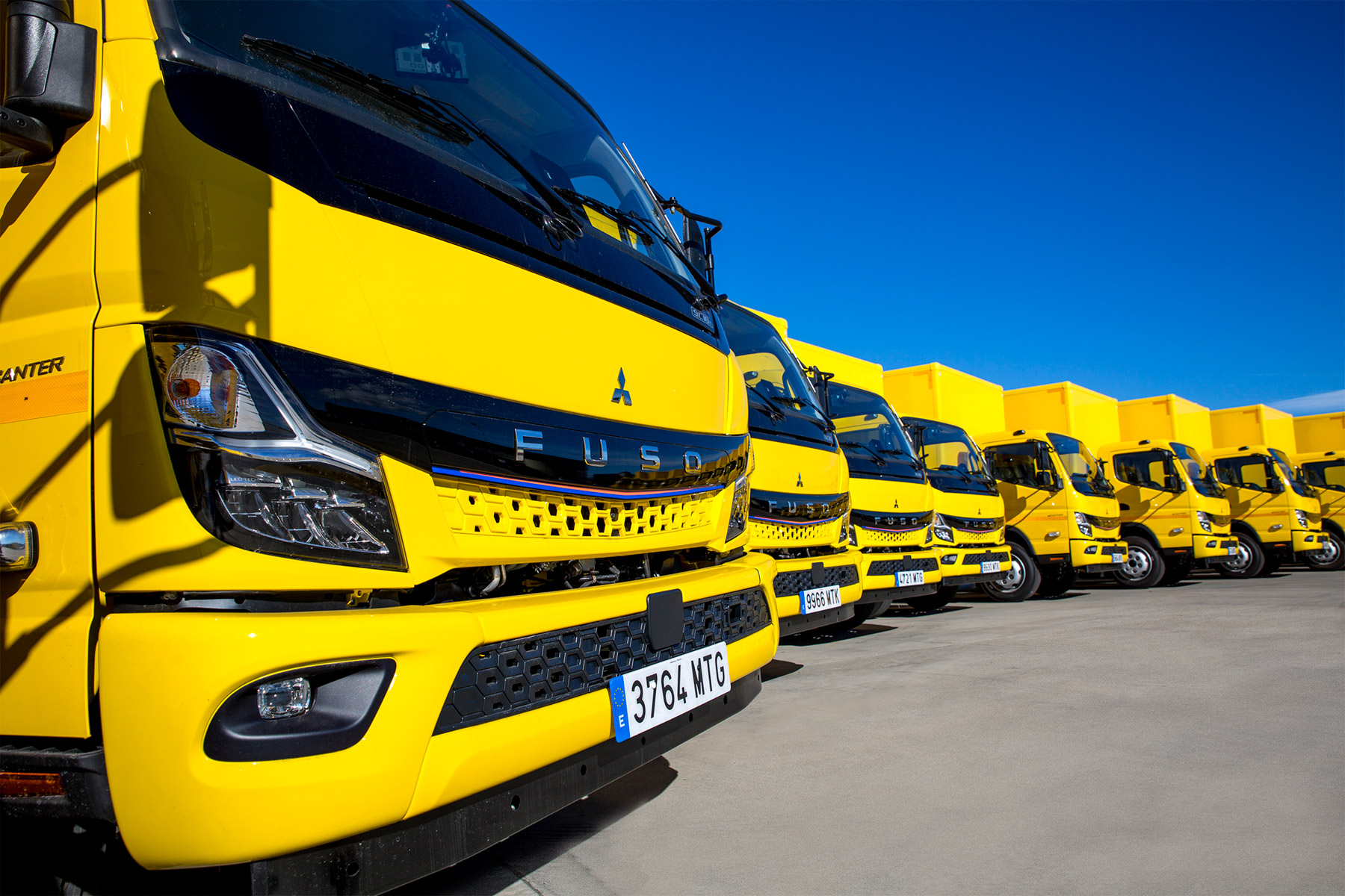 Spanischer-Logistiker-erh-lt-22-Fuso-eCanter
