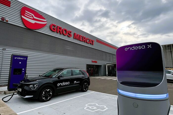 endesa x ladestation charging station transgourmet gros mercat gm cash spanien spain 2024 01 min