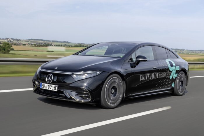 Mercedes benz eqs mit drive pilot