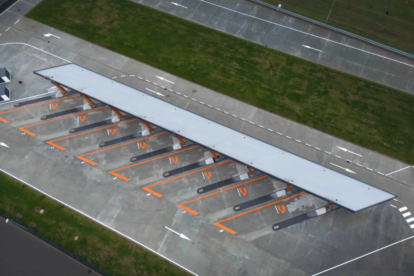 milence deutschland hermsdorfer kreuz ladestationen dc hpc lkw 2024 1 milence deutschland hermsdorfer kreuz ladestationen dc hpc lkw 2024 1