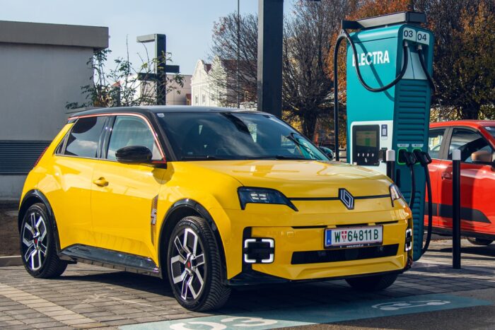renault 5 electra ladestation charging station oesterreich austria 2024 02 min