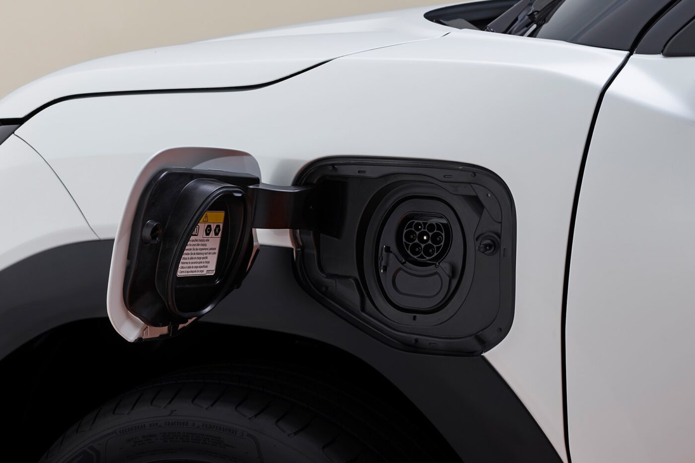 toyota urban cruiser wallbox ladestation charging station typ 2 type 2 2024 03 min toyota urban cruiser wallbox ladestation charging station typ 2 type 2 2024 03 min