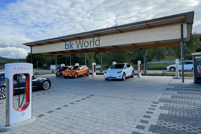 Bk word ladestation charging station min