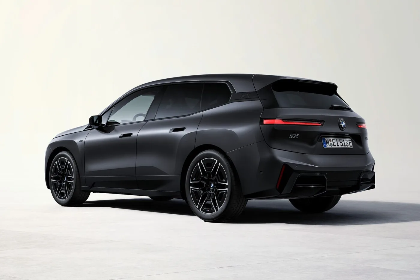 bmw ix m70 xdrive facelift 2025 03 min