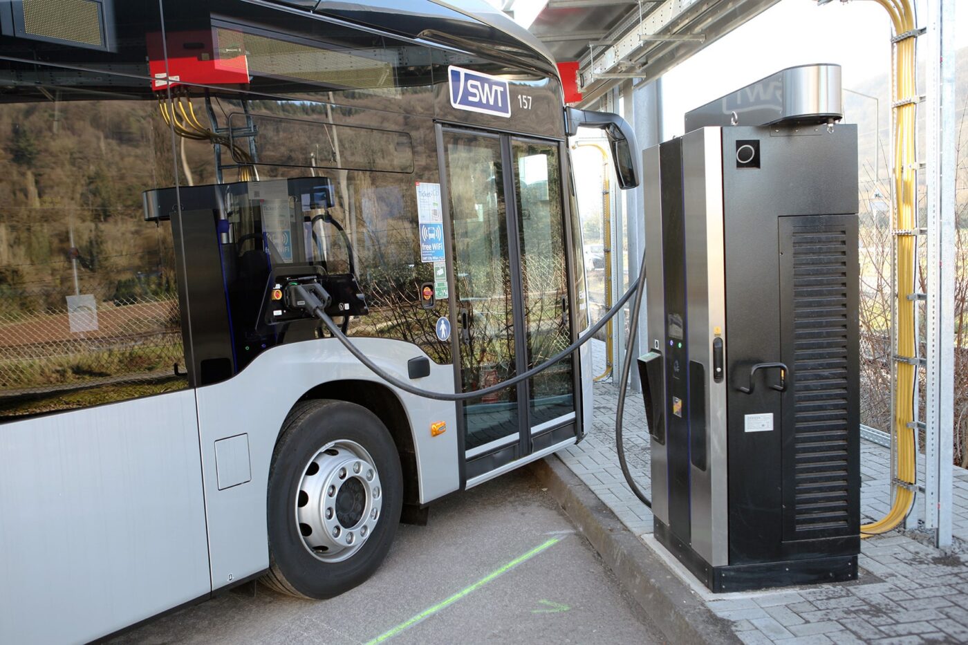 Daimler buses mercedes benz ecitaro elektrobus electric bus zerova ladestation charging station stadtwerke trier min