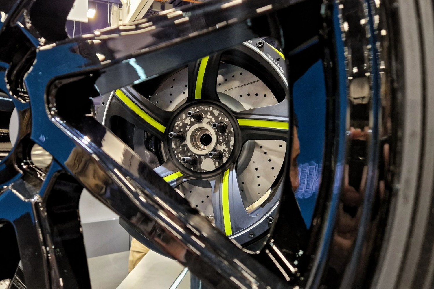 Elaphe-enth-llt-neuen-Radnabenmotor-f-r-Vorderr-der