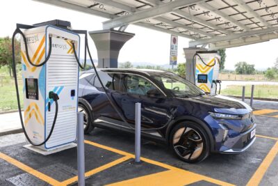 Free to x ladestation charging station italien italy renault scenic min