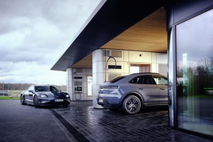 Porsche charging lounge hamburg taycan macan min