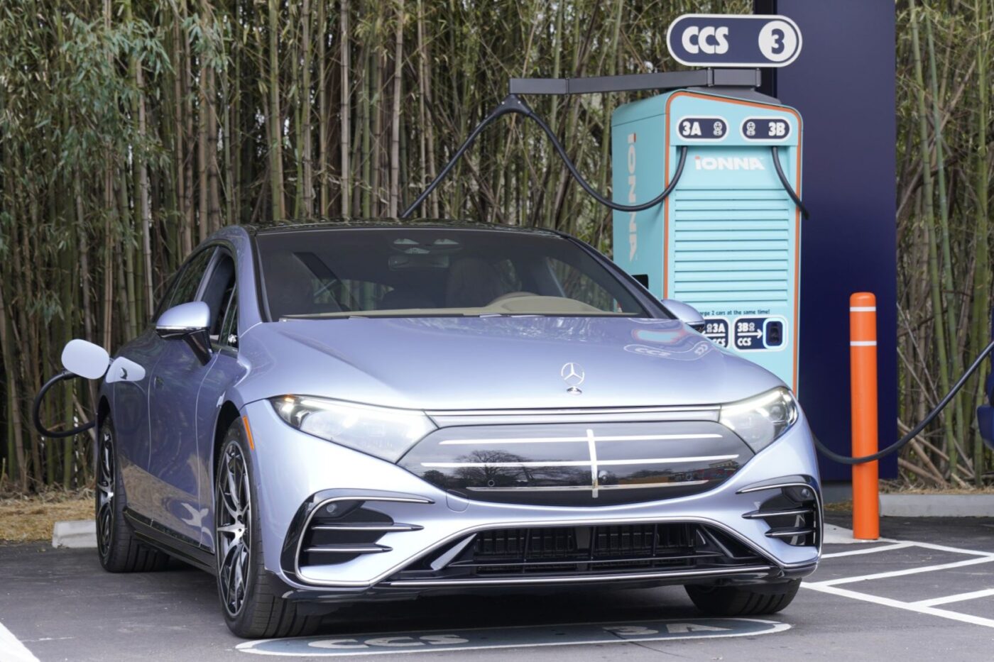 Ionna ladestation charging station usa mercedes benz