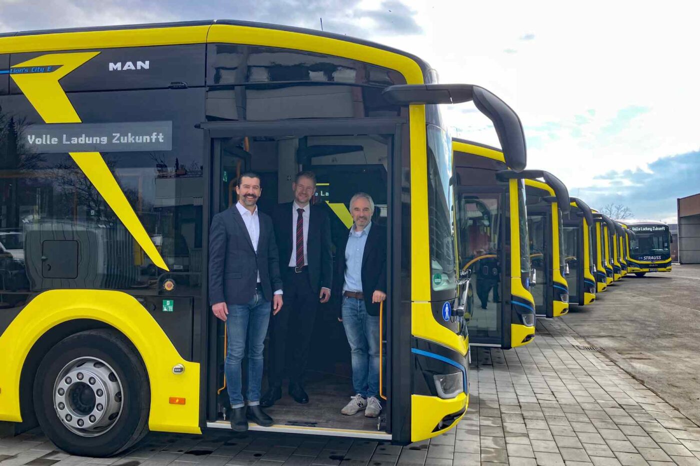 Man e busse strauu lions city e