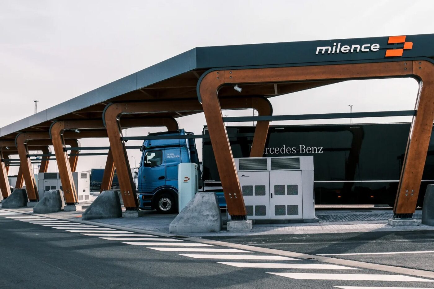 Milence power electronics mcs megawatt ladestation charging station e lkw electric truck antwerpen min