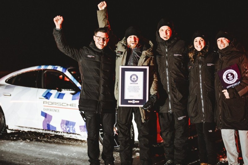 Porsche taycan guinness rekord drift eis