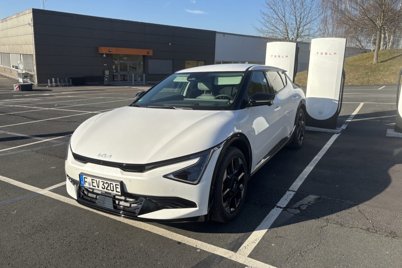 Kia ev6 am tesla supercharger ladestation