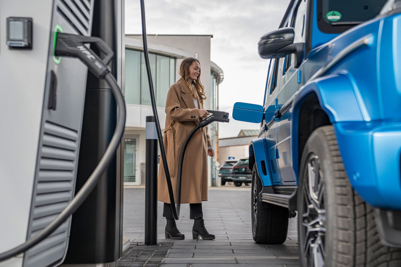 mercedes benz mb charge public 2025 1