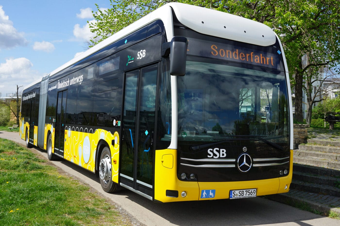 Daimler truck daimler buses ecitaro g fuel cell stuttgart ssb
