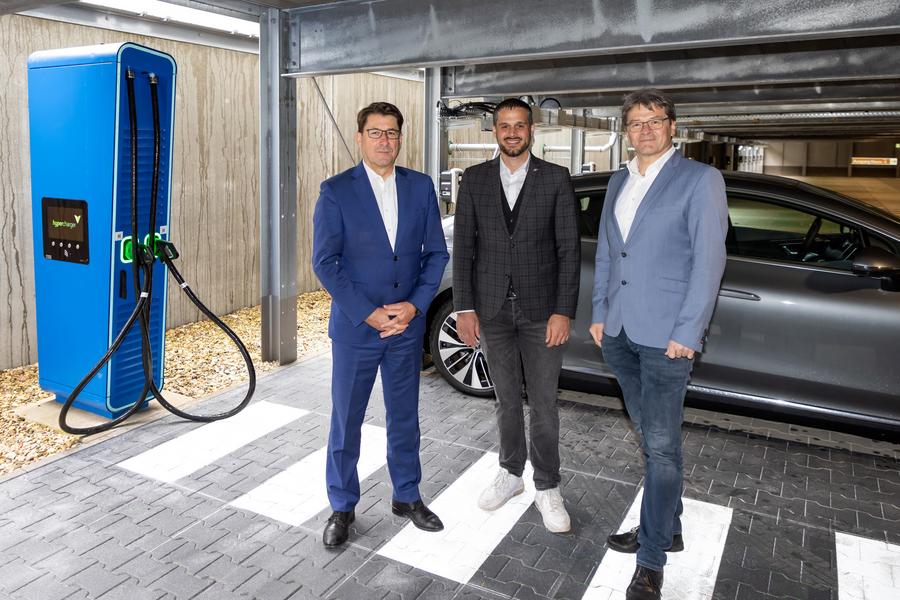 Über 50 neue Ladepunkte in Regensburger Parkhaus eingeweiht