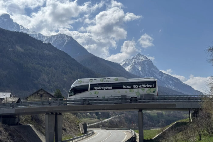 Irizar i6s efficient hydrogen reisebus