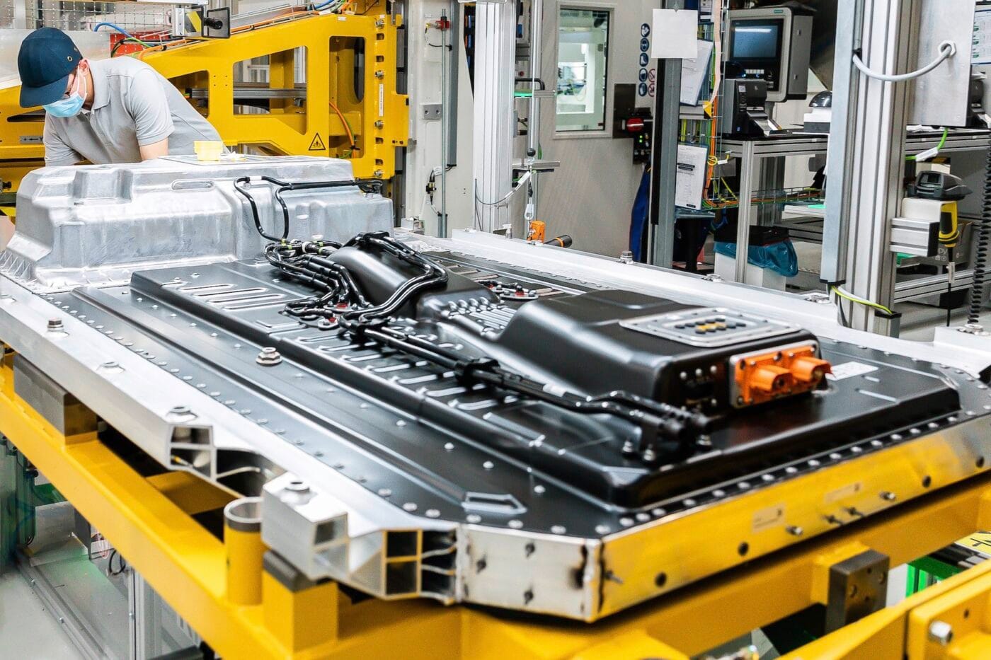 Mercedes benz accumotive batteriefertigung kamenz