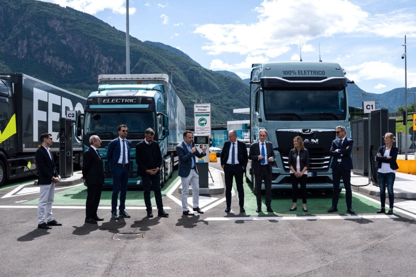 alpitronic hyc1000 autostrada del brennero brennerautobahn italien italy bozen ladestation charging station e lkw electric trucks 2025 03 min alpitronic hyc1000 autostrada del brennero brennerautobahn italien italy bozen ladestation charging station e lkw electric trucks 2025 03 min