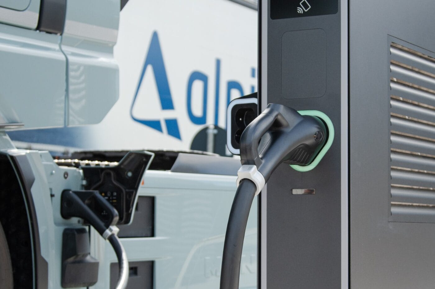 alpitronic hyc1000 autostrada del brennero brennerautobahn italien italy bozen ladestation charging station e lkw electric trucks mcs 2025 01 min alpitronic hyc1000 autostrada del brennero brennerautobahn italien italy bozen ladestation charging station e lkw electric trucks mcs 2025 01 min