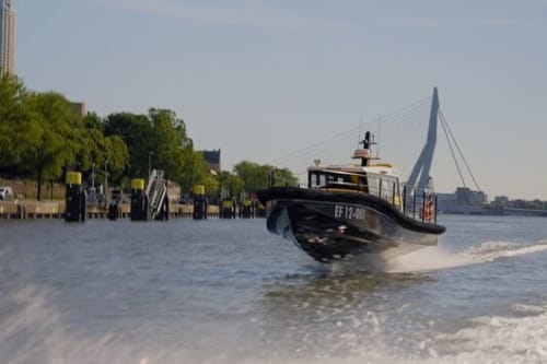 Hafen-Rotterdam-testet-E-Patrouillenboot-mit-Hydrofoils