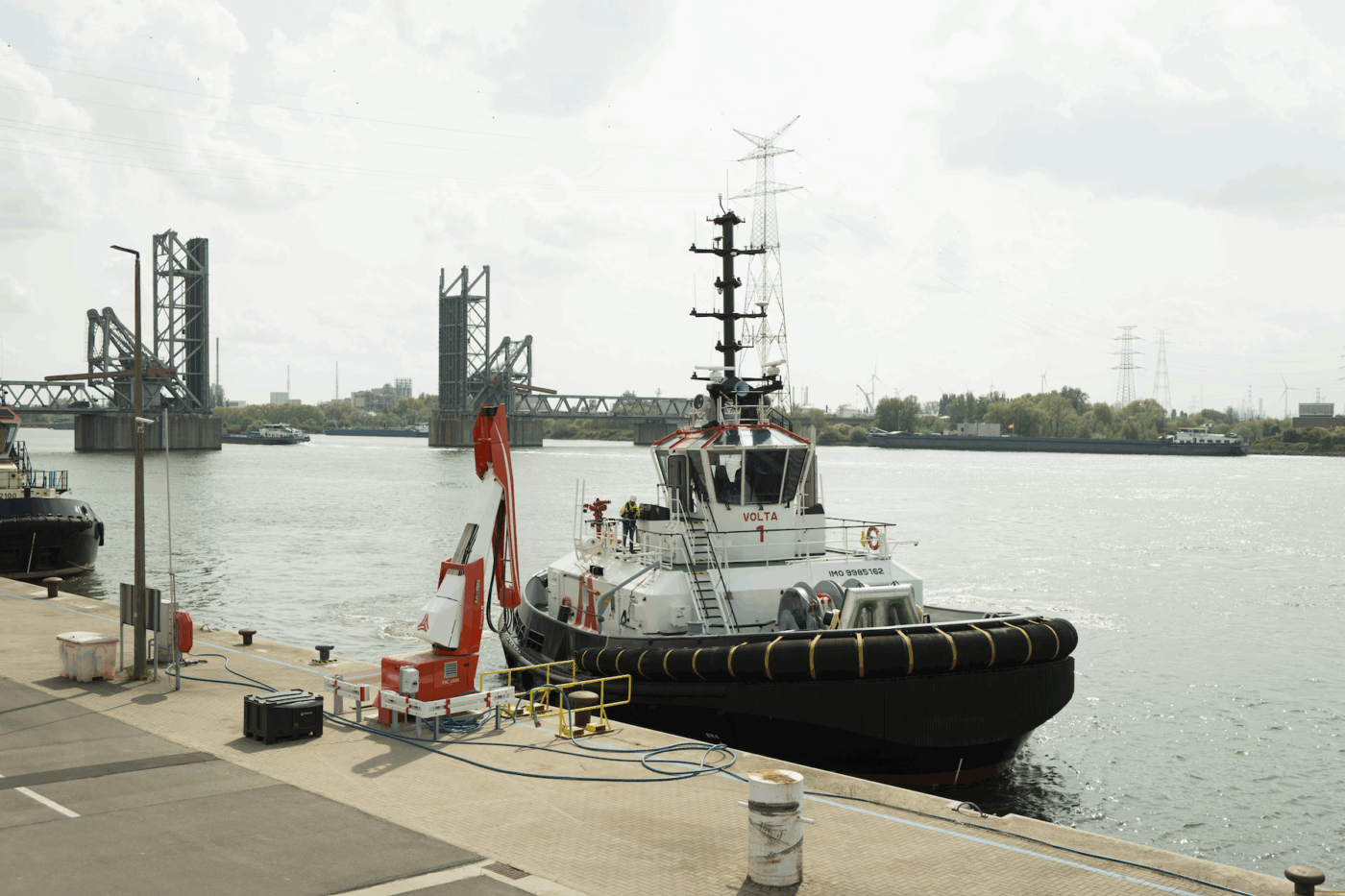 Damen shipywards elektrischer schlepper volta hafen antwerpen bruegge