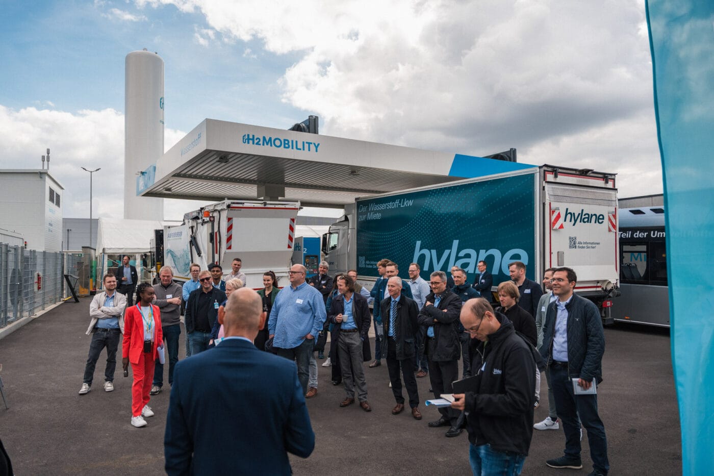 h2 mobility wasserstoff tankstelle duesseldorf hoeherweg eroeffnung 2025 1 h2 mobility wasserstoff tankstelle duesseldorf hoeherweg eroeffnung 2025 1