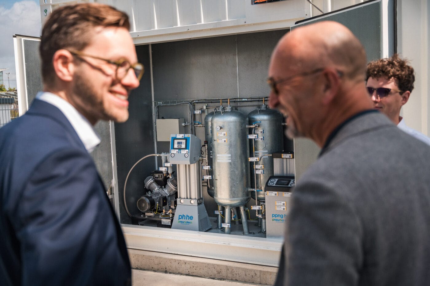 h2 mobility wasserstoff tankstelle duesseldorf hoeherweg eroeffnung 2025 6 h2 mobility wasserstoff tankstelle duesseldorf hoeherweg eroeffnung 2025 6