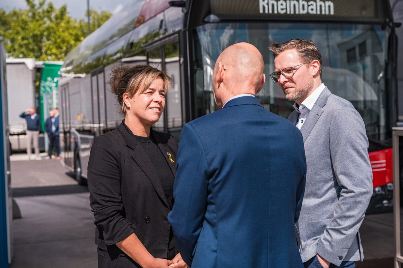 h2 mobility wasserstoff tankstelle duesseldorf hoeherweg eroeffnung 2025 7 h2 mobility wasserstoff tankstelle duesseldorf hoeherweg eroeffnung 2025 7