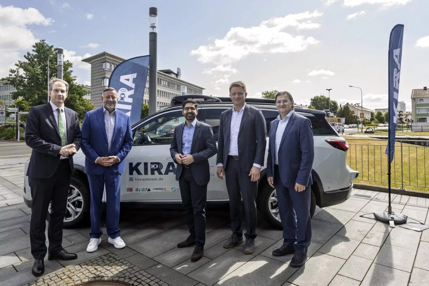 Kira autonomes fahren db rmv oepnv nio es8