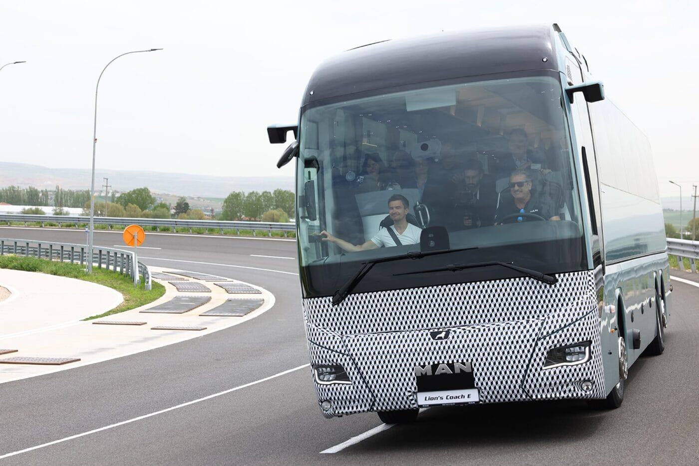 man lions coach 14e elektrobus electric bus 2025 04 min man lions coach 14e elektrobus electric bus 2025 04 min