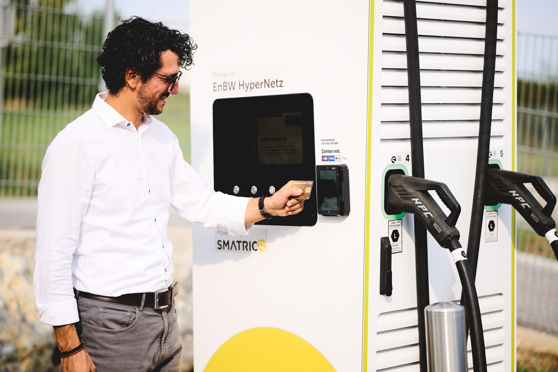 Smatrics-EnBW-schlie-t-Rollout-von-Bezahl-Terminals-ab