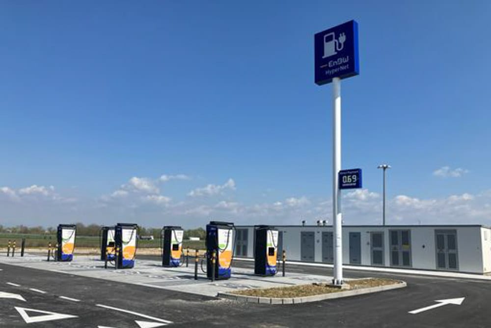 Smatrics EnBW nimmt Ladepark in Norditalien in Betrieb