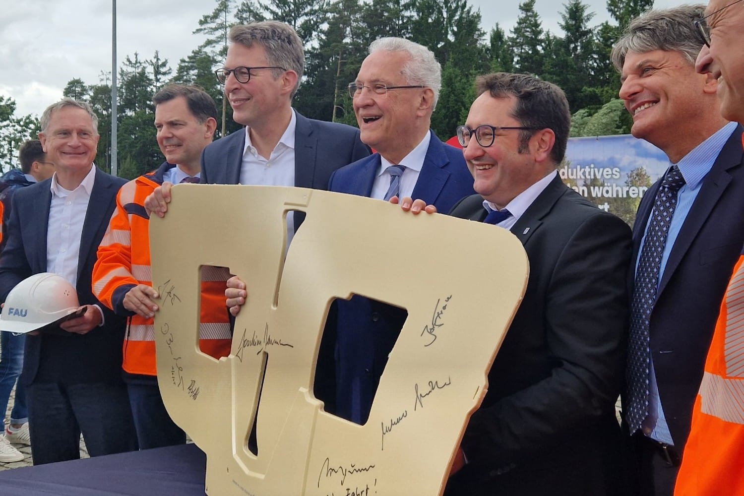 Teststrecke-eingeweiht-A6-wird-zur-E-Road-f-r-induktives-Laden
