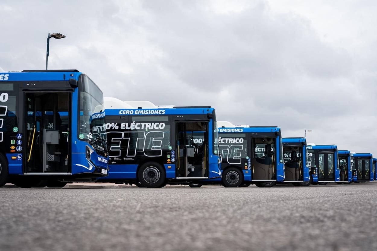 Iveco-Bus-bergibt-13-E-Midibusse-an-EMT-M-laga