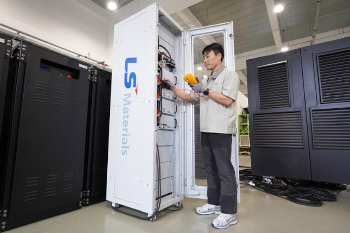 LS-Materials-zeigt-Ladestation-mit-neuartigem-Pufferspeicher