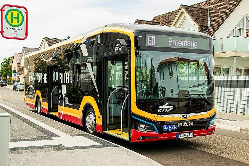 Karlsruhe-erh-lt-weitere-zw-lf-E-Busse-von-MAN