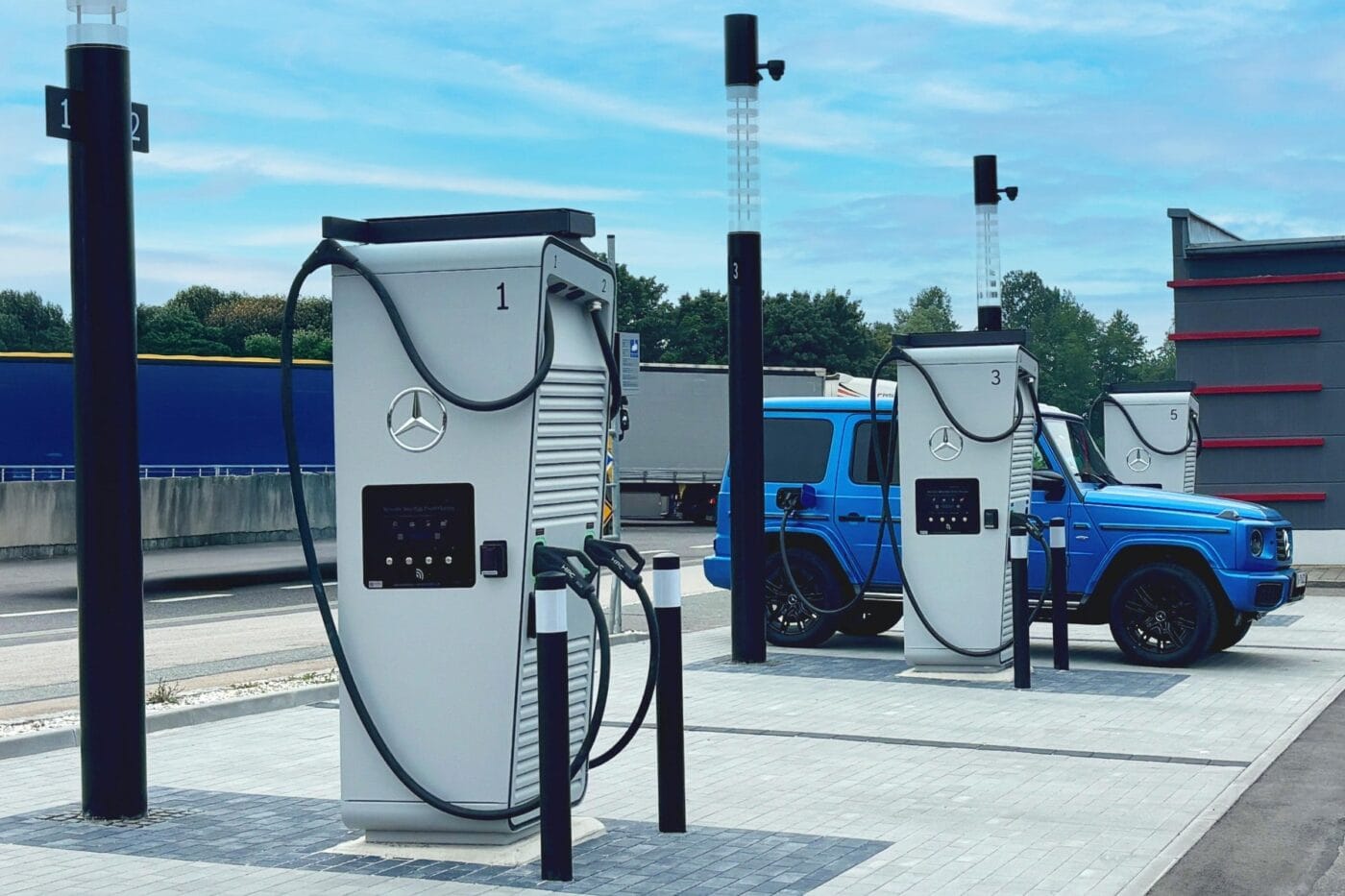 Mercedes benz autohof ladestation charging station min