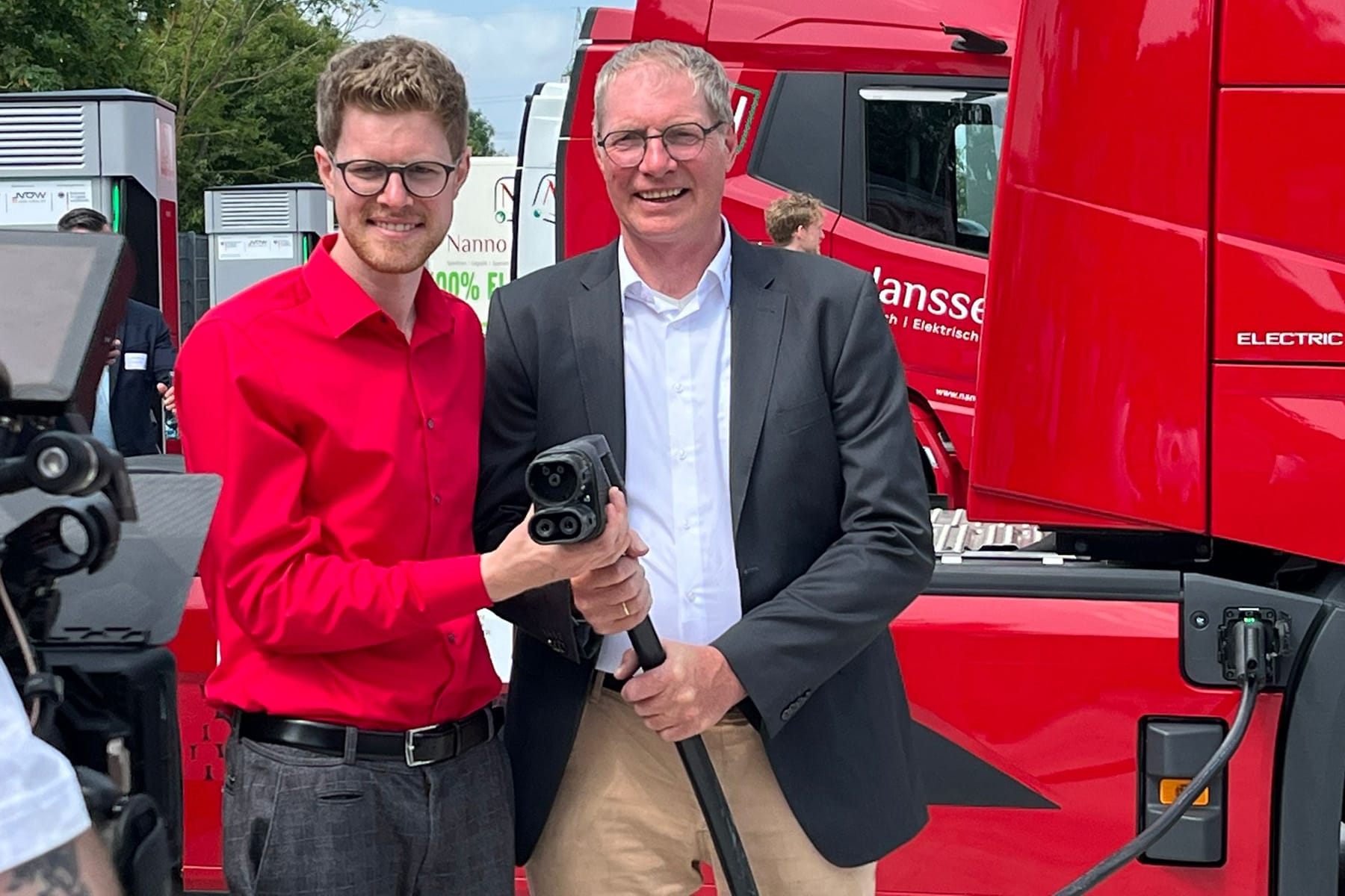 Neues-E-Depot-und-bald-50-E-Lkw-Spedition-Nanno-Janssen-voll-auf-Stromkurs