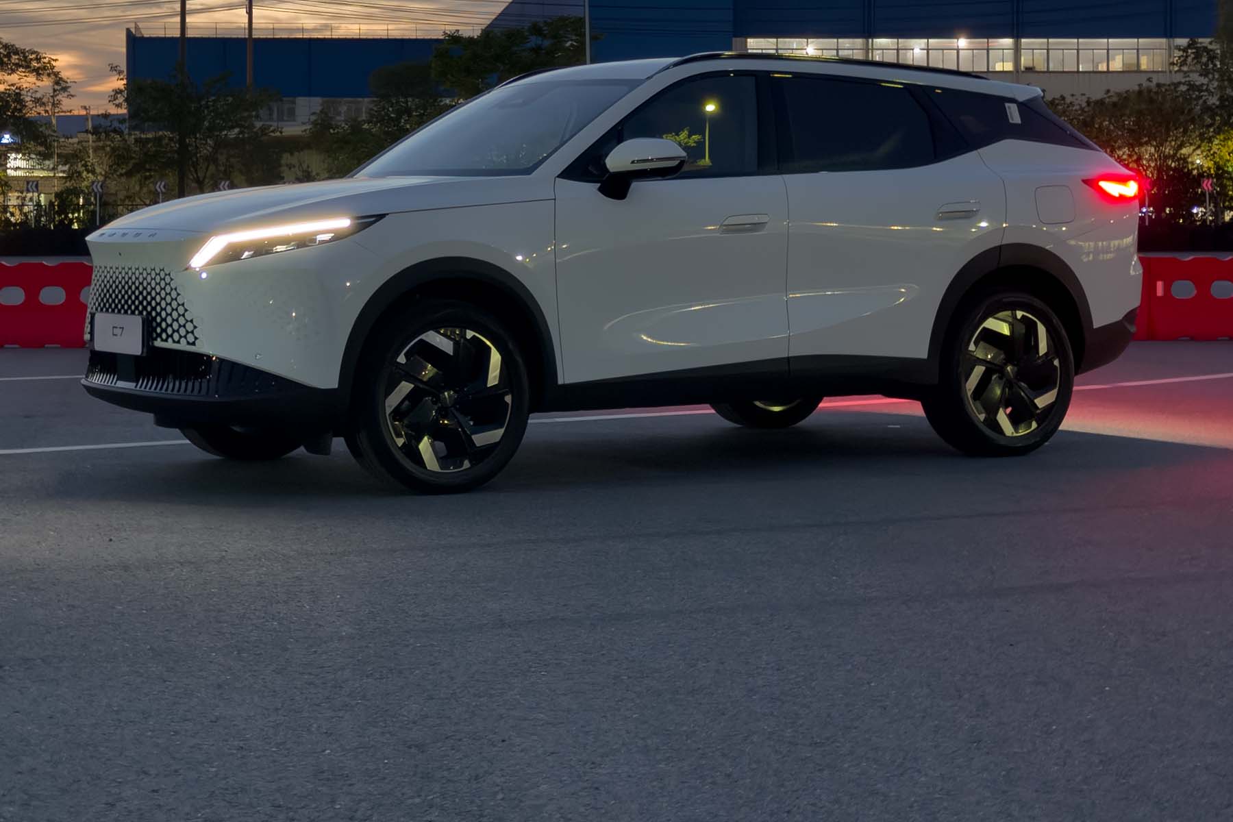 Erste-Fahrt-im-Omoda-7-Das-kann-Cherys-Mittelklasse-SUV-f-r-Europa