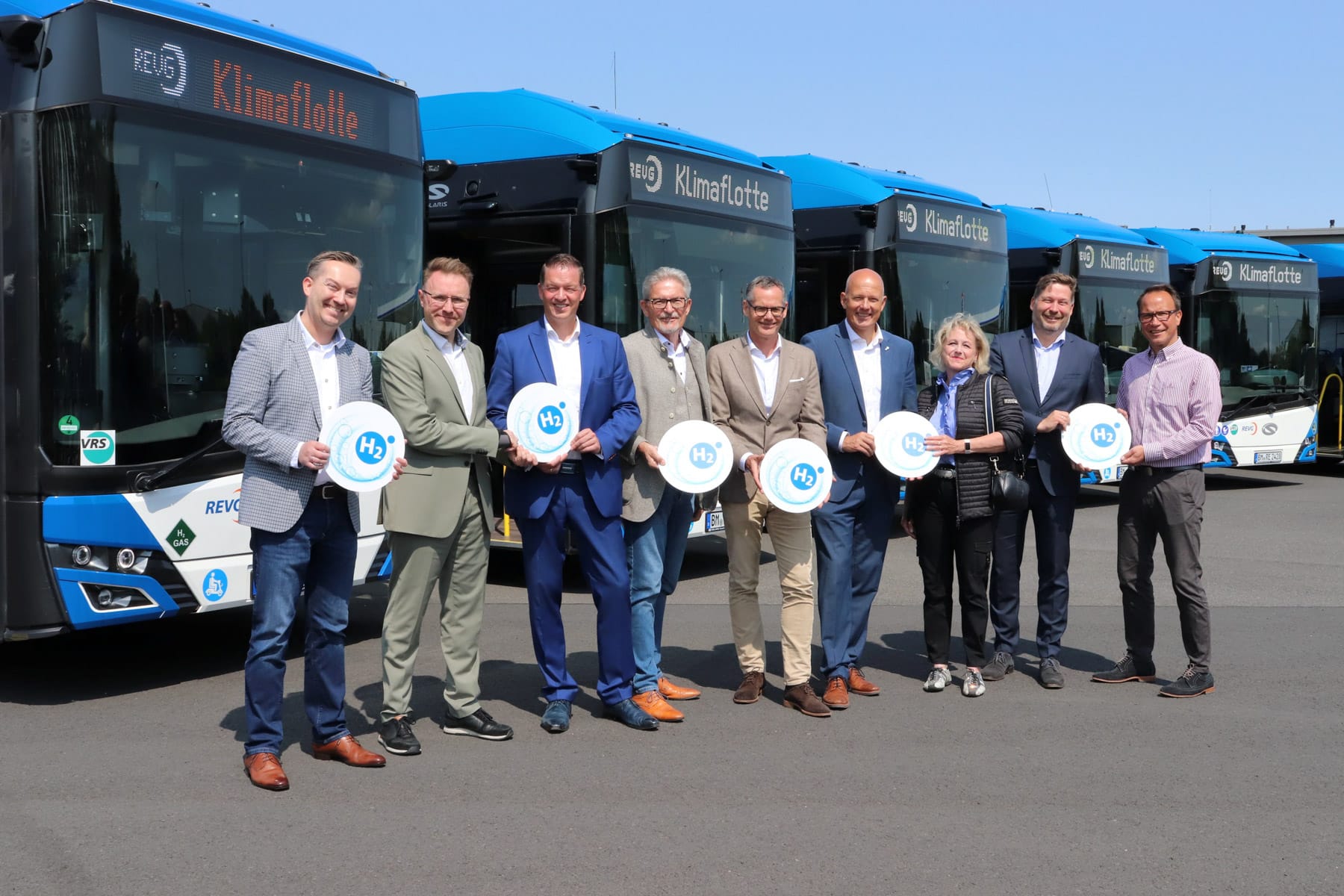 REVG-erh-lt-alle-26-H2-Busse-von-Solaris