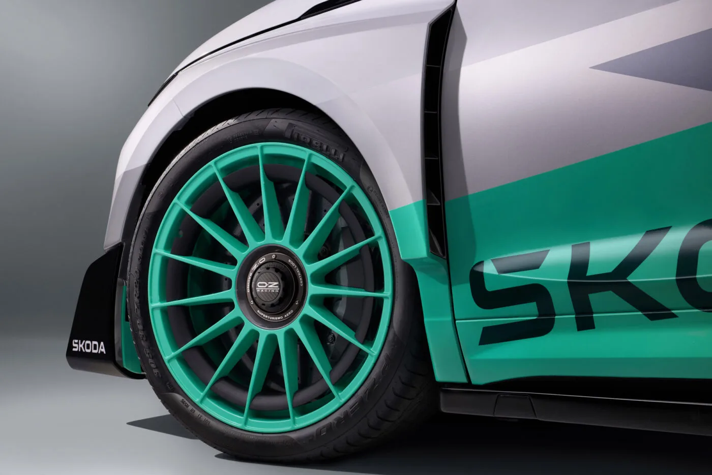skoda enyaq rs race 2025 2