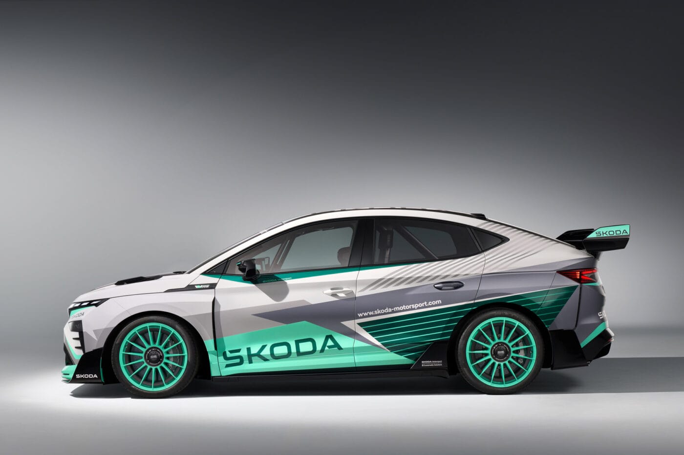 skoda enyaq rs race 2025 3