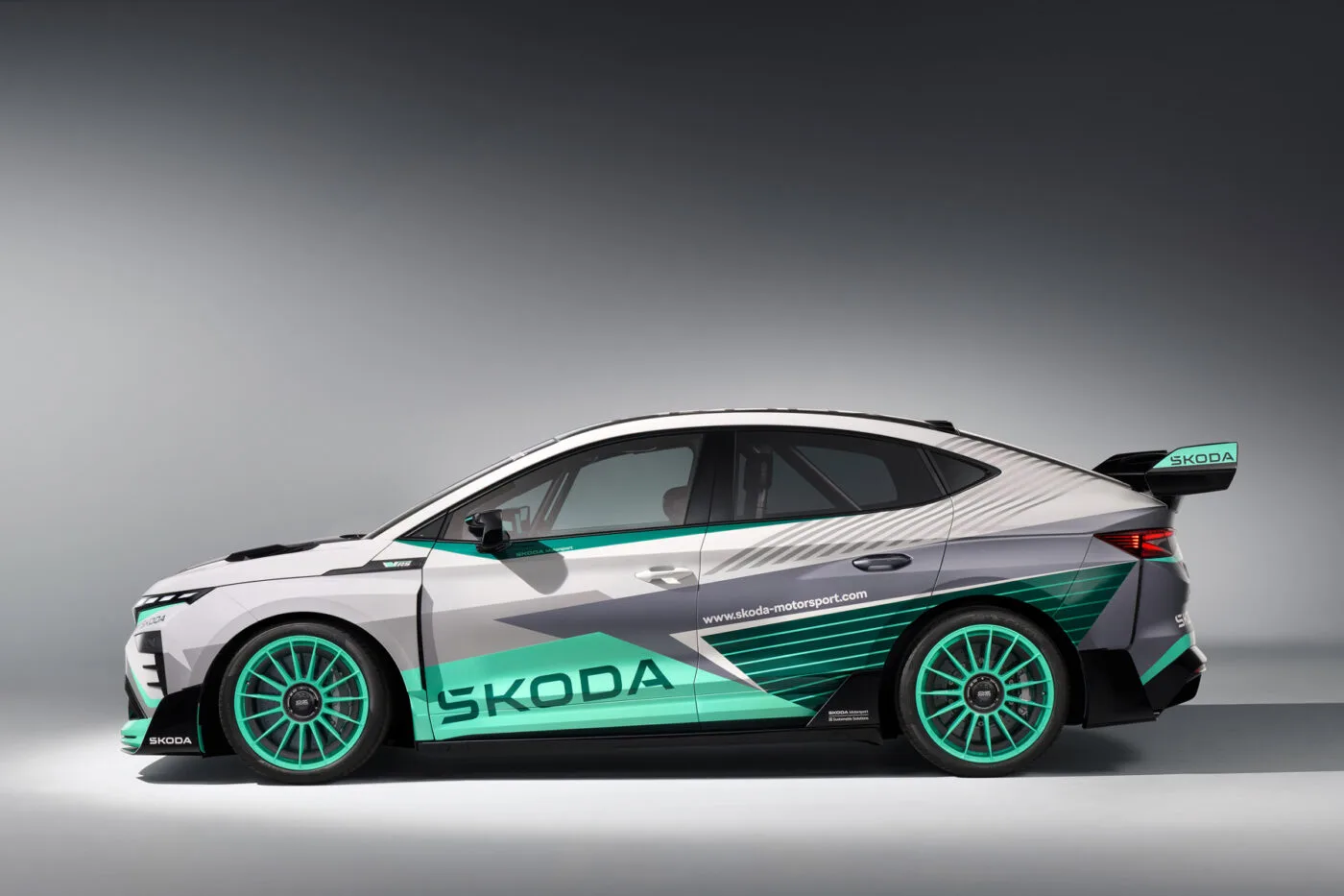 skoda enyaq rs race 2025 3