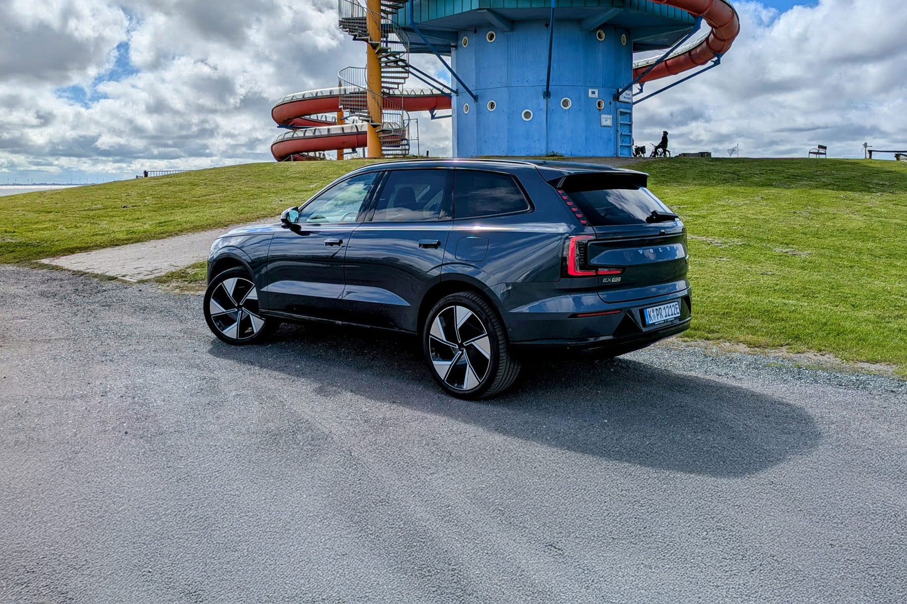 Volvo-EX90-Single-Motor-Plus-Die-Landyacht