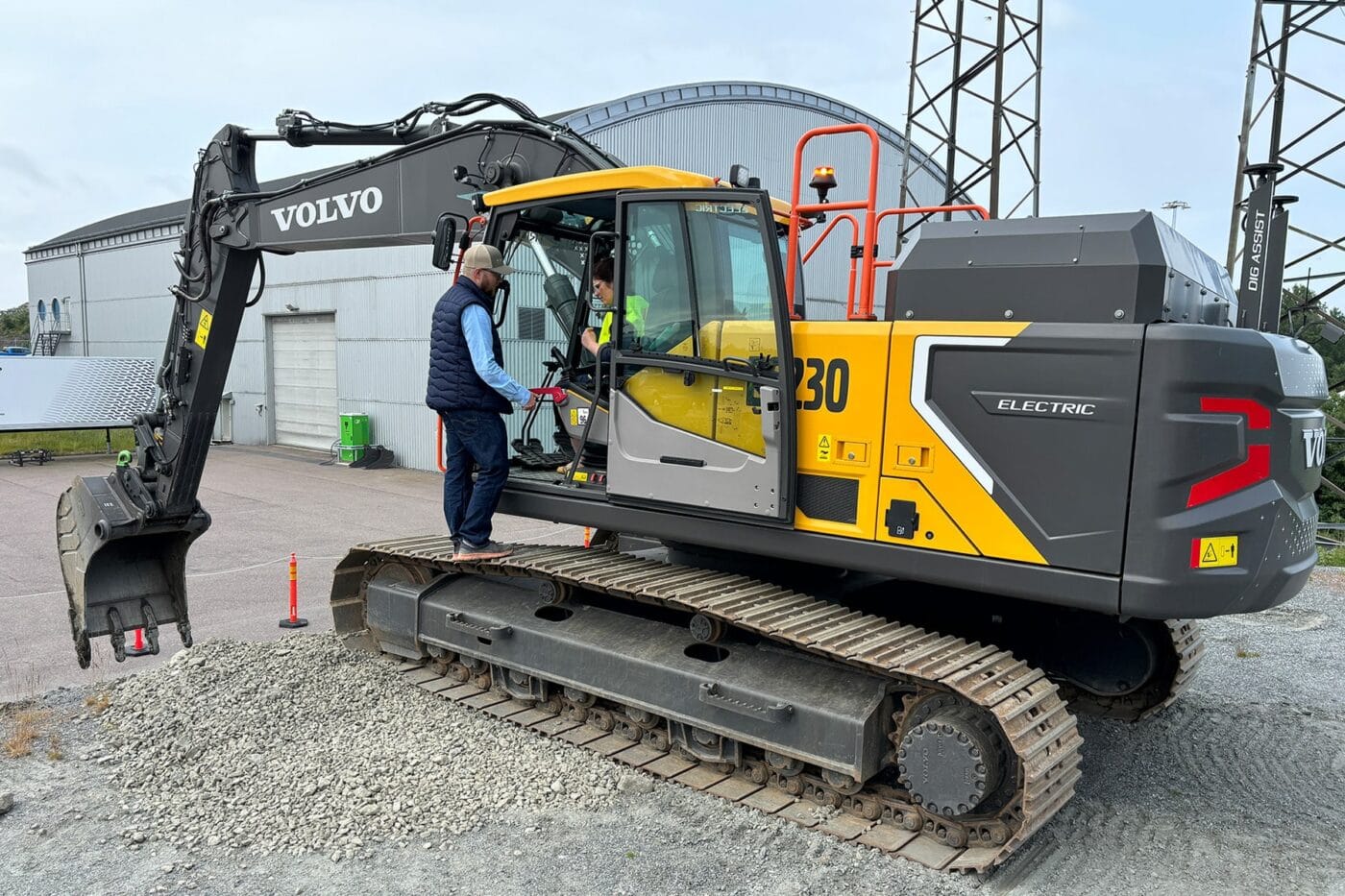 volvo construction equipment volvo ec230 electric bagger excavator 2025 01 min