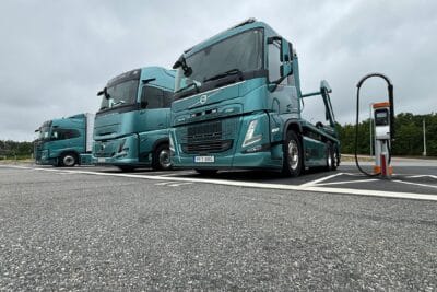 volvo trucks fm electric fh electric e lkw electric truck kempower ladestation charging station schweden sweden hintergrund background 2025 01 min
