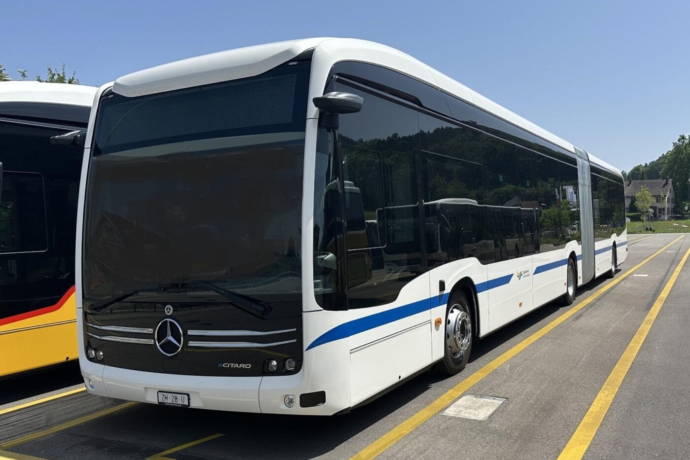 Daimler buses mercedes benz ecitaro g elektrobus electric bus zugerland verkehrsbetriebe schweiz switzerland min